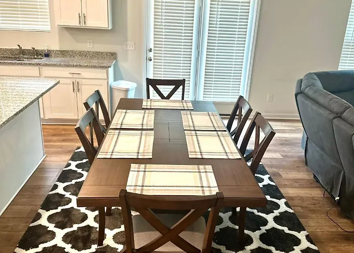 Beautiful Spacious Family-friendly *