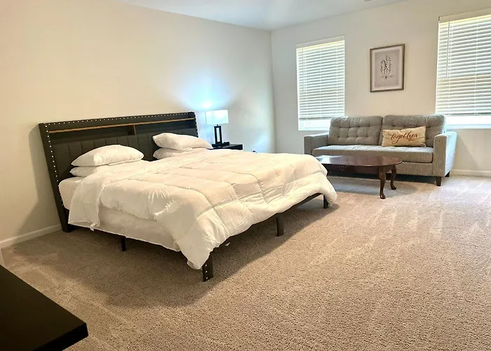 Beautiful Spacious Family-friendly Guest house