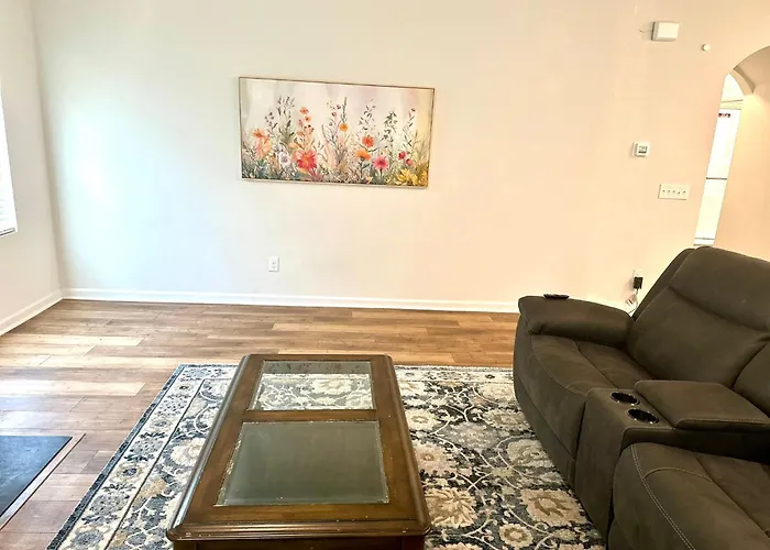 Beautiful Spacious Family-friendly Guest house *